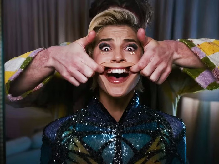 naomi scott forced to smile in smile 2 17307922601231867805650 0 0 750 1433 crop 1730792444024464454494 - Philza Merch